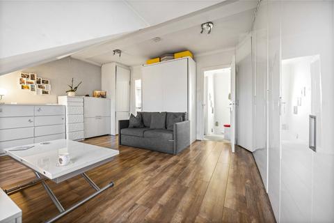 Studio to rent, Saltram Crescent, Queen's Park, W9