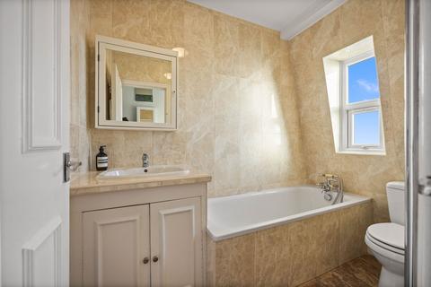 Studio to rent, Saltram Crescent, Queen's Park, W9