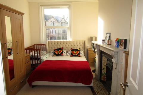 2 bedroom flat to rent, Powderham Crescent, Exeter EX4