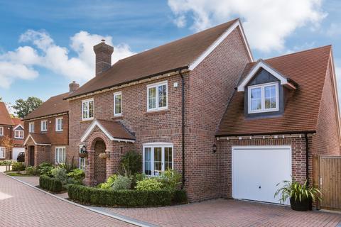 4 bedroom detached house for sale, Woodlands Close, Merstham, RH1