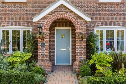 4 bedroom detached house for sale, Woodlands Close, Merstham, RH1