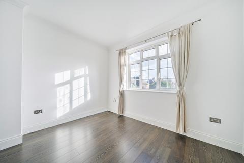 2 bedroom apartment for sale, West Barnes Lane, New Malden KT3