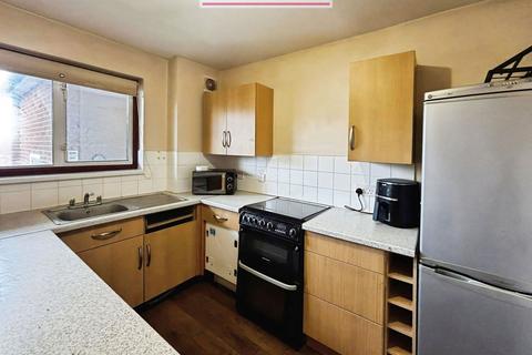 2 bedroom flat to rent, Littlebrook Manor Way, Dartford, DA1