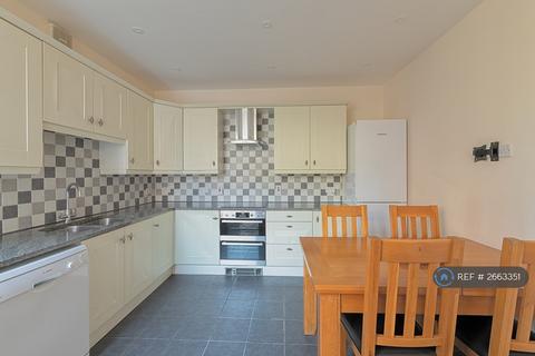 7 bedroom semi-detached house to rent, Argyle Avenue, Manchester, M14
