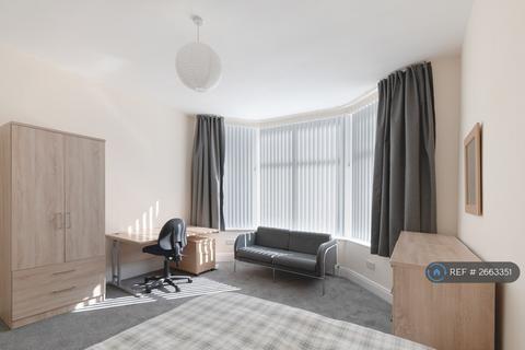 7 bedroom semi-detached house to rent, Argyle Avenue, Manchester, M14
