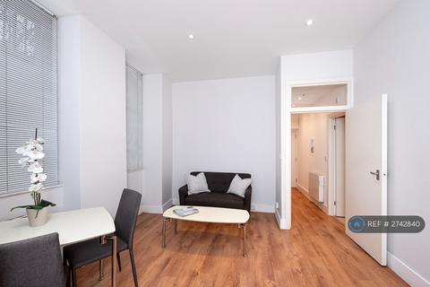 Studio to rent, Westbourne Terrace, London, W2