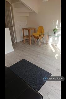 4 bedroom semi-detached house to rent, Fieldfare Way, Coventry, CV4