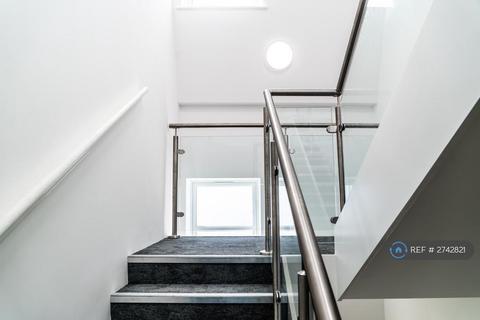 2 bedroom flat to rent, Roe Green Close, Hatfield, AL10
