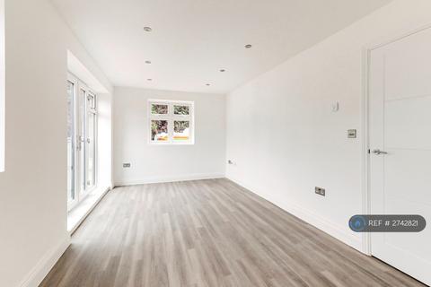 2 bedroom flat to rent, Roe Green Close, Hatfield, AL10