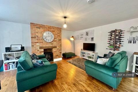 2 bedroom flat to rent, Bull Inn Close, Weedon, Northampton, NN7