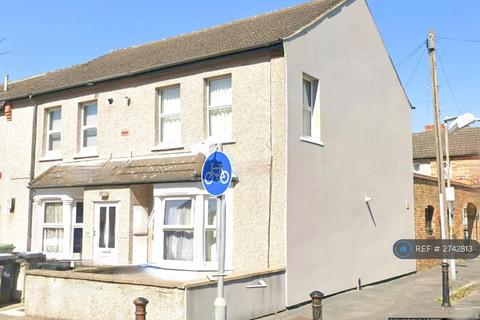1 bedroom flat to rent, Queens Avenue, Watford, WD18