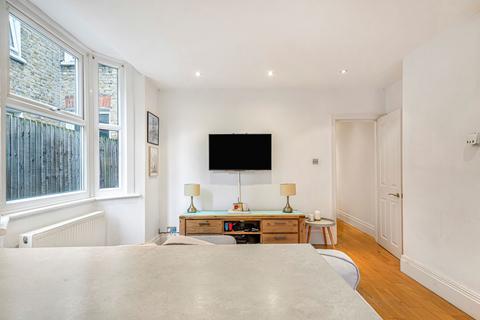 2 bedroom maisonette for sale, Glasford Street, London SW17
