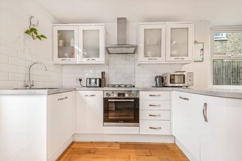2 bedroom maisonette for sale, Glasford Street, London SW17