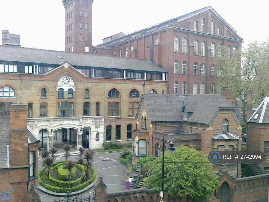 Bow Quarter Photo