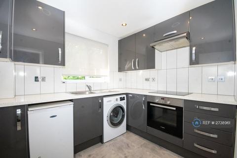 2 bedroom flat to rent, Granville Place, Pinner, HA5