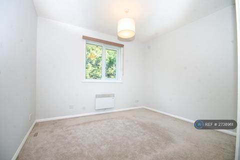 2 bedroom flat to rent, Granville Place, Pinner, HA5