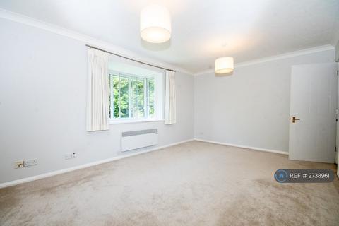 2 bedroom flat to rent, Granville Place, Pinner, HA5