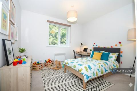 2 bedroom flat to rent, Granville Place, Pinner, HA5