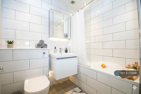 2 bedroom flat to rent, Granville Place, Pinner, HA5