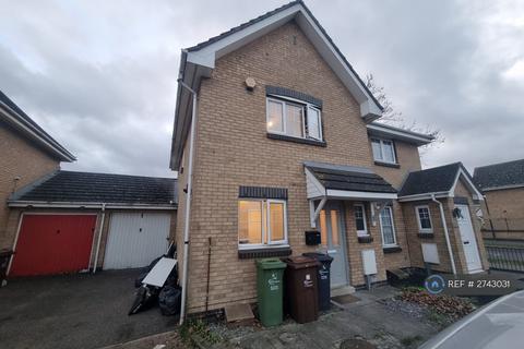 3 bedroom terraced house to rent, Anchor Close, Barking, IG11