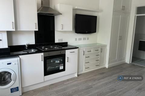 Studio to rent, Farnan Road, London, SW16