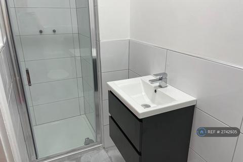 Studio to rent, Farnan Road, London, SW16