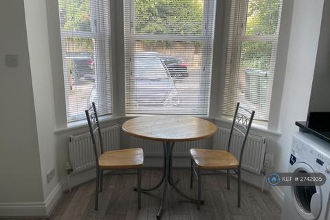 Studio to rent, Farnan Road, London, SW16