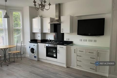 Studio to rent, Farnan Road, London, SW16