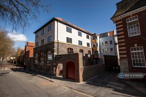 2 bedroom terraced house to rent, Cabot Mews, Bristol, BS2