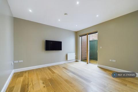 2 bedroom terraced house to rent, Cabot Mews, Bristol, BS2