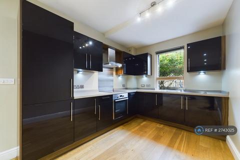 2 bedroom terraced house to rent, Cabot Mews, Bristol, BS2