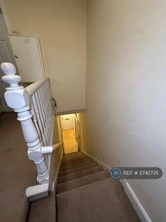 3 bedroom terraced house to rent, Rayleigh Grove, Gateshead, NE8