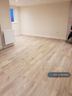 2 bedroom flat to rent, Sallow House, Maidenhead, SL6