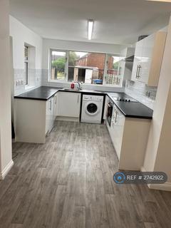 3 bedroom terraced house to rent, Walletts Road, Chorley, PR7