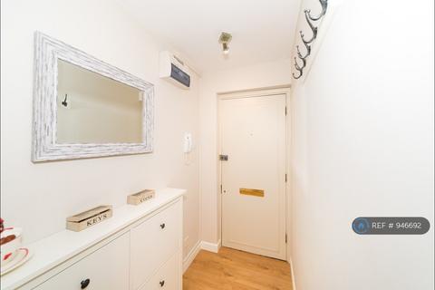 2 bedroom flat to rent, Oliver Grove, London, SE25