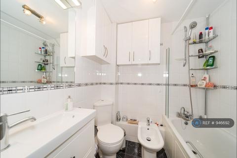 2 bedroom flat to rent, Oliver Grove, London, SE25