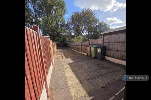 2 bedroom terraced house to rent, Wolverhampton Street, Wednesbury, WS10