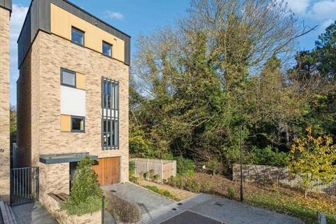 undefined, Noel Coward Avenue, Denham Green