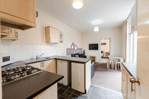 3 bedroom flat to rent, Carlton Road, Salford, Manchester