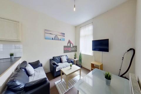 3 bedroom flat to rent, Carlton Road, Salford, Manchester