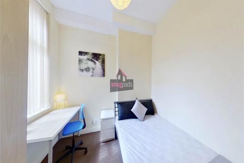 3 bedroom flat to rent, Carlton Road, Salford, Manchester