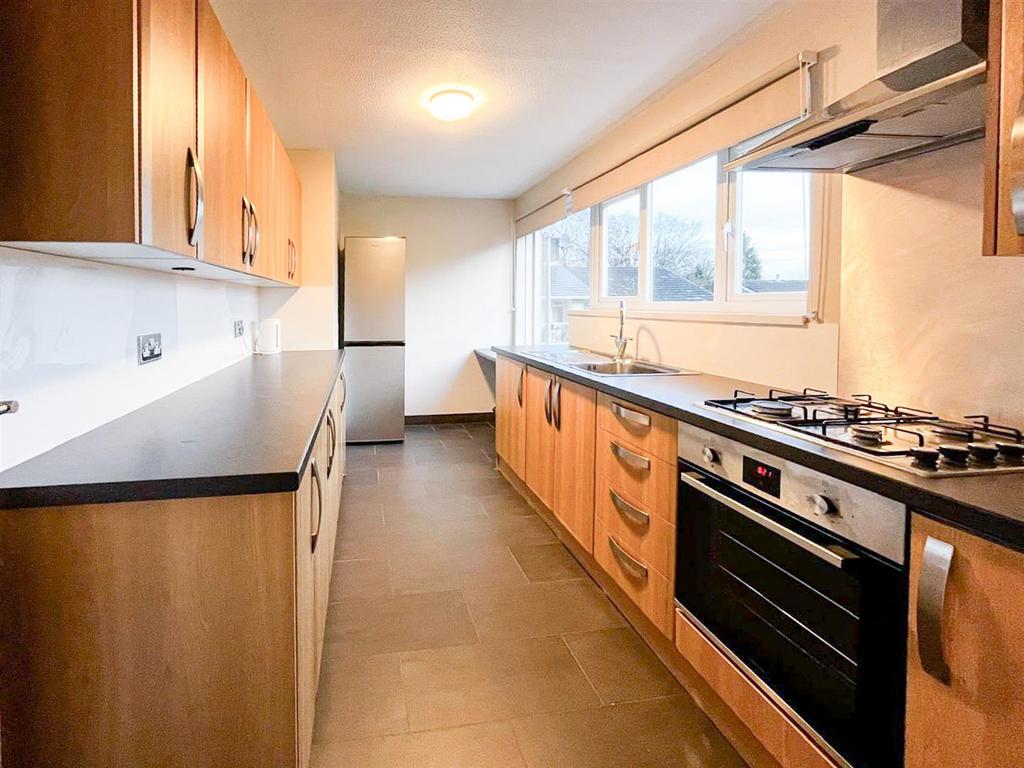 19 High Trees - kitchen1.jpg