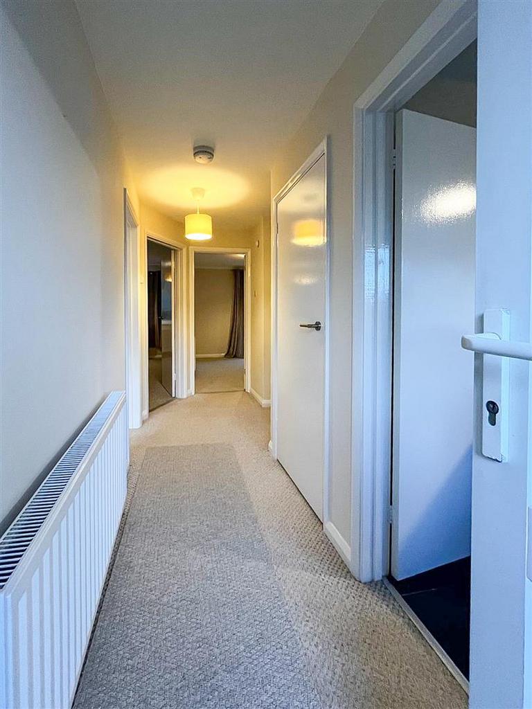 19 High Trees - Hallway.jpg