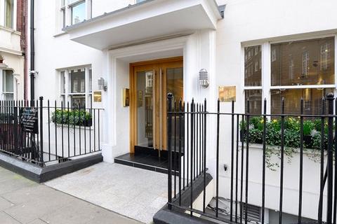 Studio to rent, Hill Street, London W1J