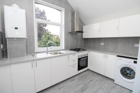 3 bedroom maisonette to rent, Chatterton Road, Bromley BR2