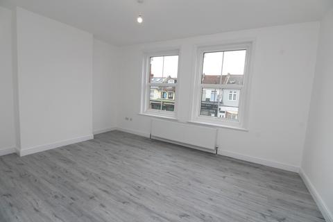 3 bedroom maisonette to rent, Chatterton Road, Bromley BR2