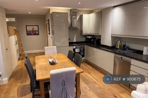 1 bedroom flat to rent, Halford Road- Garden, London, SW6