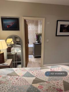 1 bedroom flat to rent, Halford Road- Garden, London, SW6
