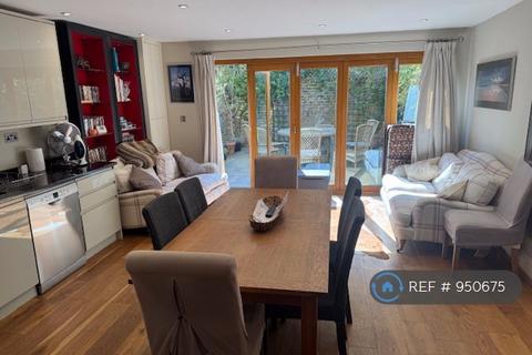 1 bedroom flat to rent, Halford Road- Garden, London, SW6