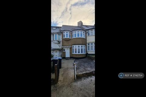 4 bedroom terraced house to rent, Wakemans Hill Avenue, London, NW9